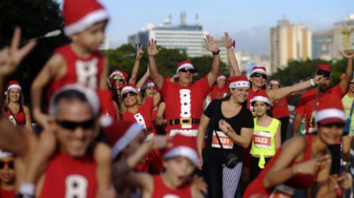 1,000 jogging Santas run for charity in Sweden