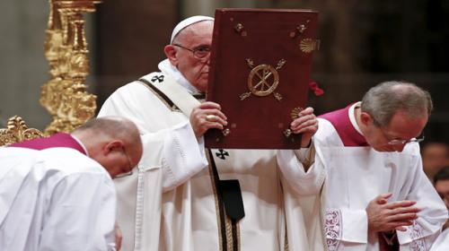 Pope, on Christmas, urges return to essential values