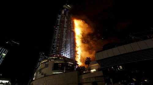 Fire engulfs Dubai hotel near world´s tallest building