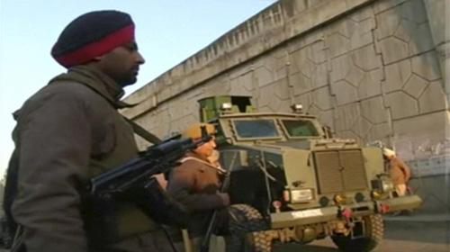 Gunmen attack Indian Air Force base in Pathankot   
