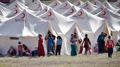 Turkey plans work permits for Syrian refugees amid EU pressure