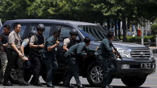 Blasts, gunfight rock Indonesian capital; at least 6 dead
