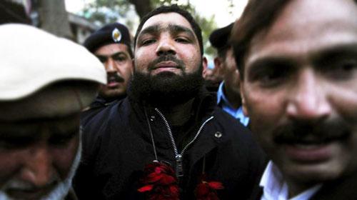 Taseer murderer Mumtaz Qadri appeals for mercy