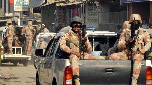 Militants hurl 'cracker bomb' at Rangers check-post in Karachi