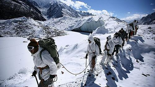 India searches for 10 soldiers missing after Siachen avalanche