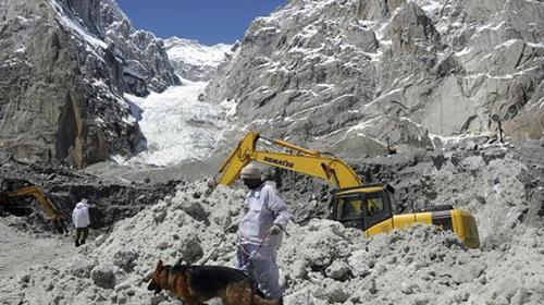 Pakistan Army extends helping hand to rescue avalanche-hit Indian soldiers