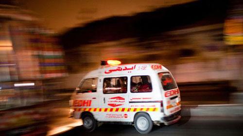 16 injured as speeding van overturns near Port Qasim