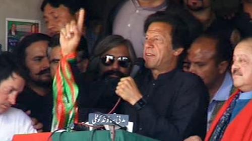 Sharif brothers are scared of NAB cases, says Imran