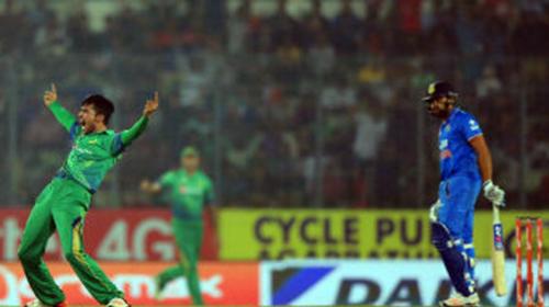 Amir’s toe-crusher leaves Rohit Sharma injured