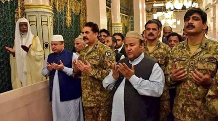 PM, Army Chief pay their respects at Prophet’s grave in Medina