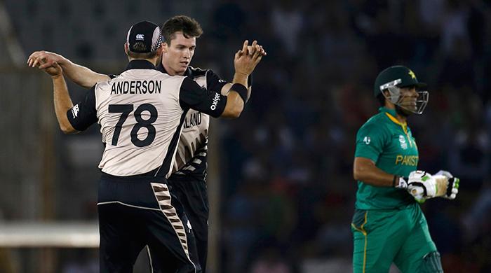 New Zealand beat Pakistan by 22 runs to book semi-final berth
