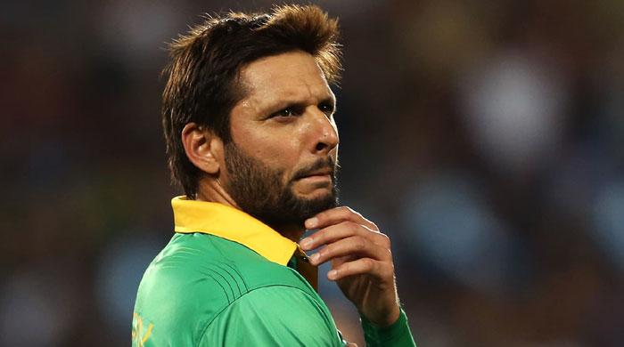 Afridi relinquishes T20 captaincy, but wants to play on for Pakistan