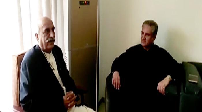PPP, PTI leaders discuss Panama Leaks ahead of NA session