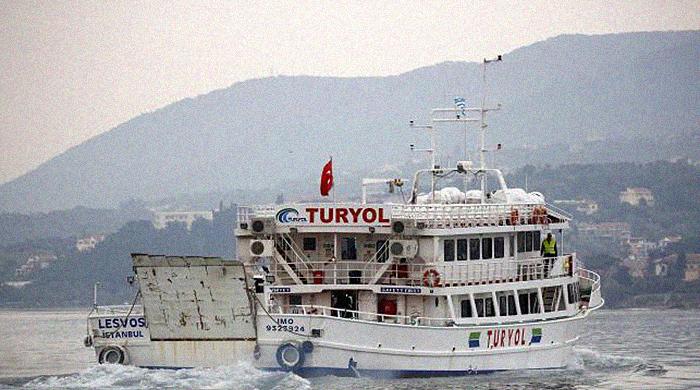 Forty-five Pakistani migrants arrive in Turkey from Greece