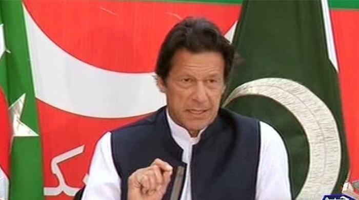 Imran threatens march on Raiwind, asks PM to resign over Panama Leaks