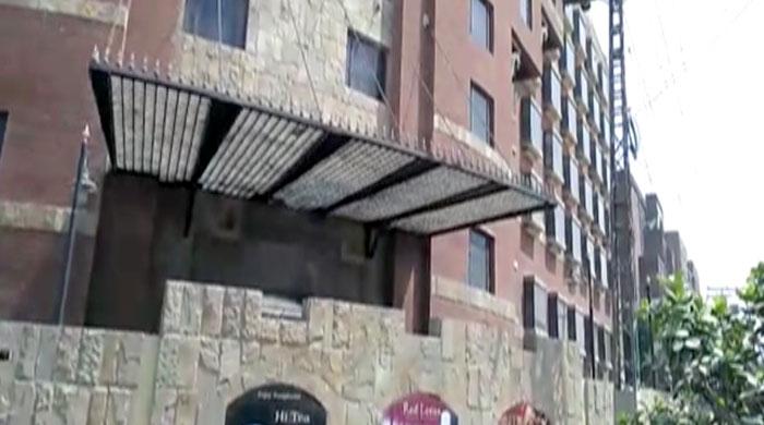 Girl commits suicide by jumping off hotel roof in Lahore