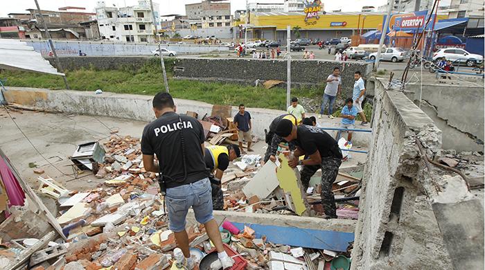 Earthquake kills 233 in Ecuador, devastates coast zone