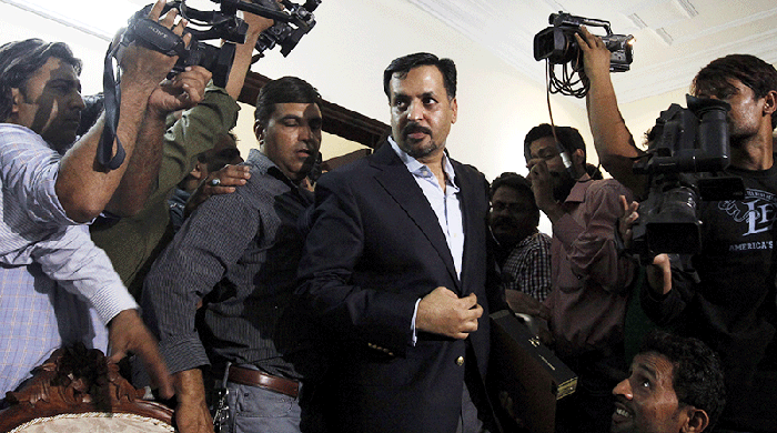 Kamal gets another MQM leader to join Pak Sarzameen Party