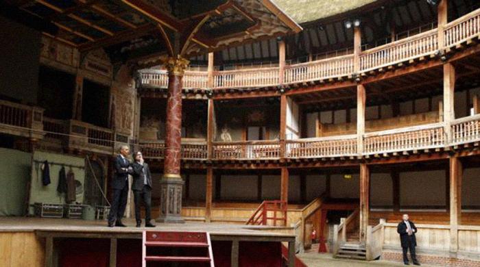 Obama takes in Hamlet at the Globe on Shakespeare’s 400th anniversary
