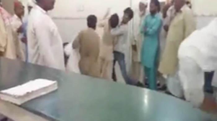 PPP, PML-N workers vandalize emergency ward of Khanpur hospital