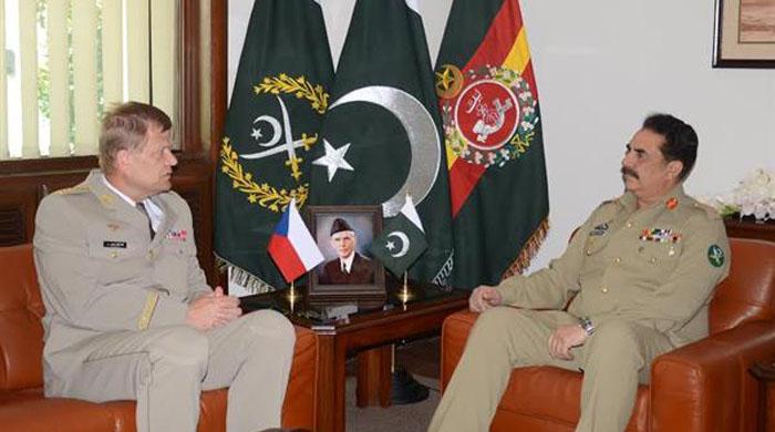 Czech Army chief calls upon COAS Sharif at GHQ