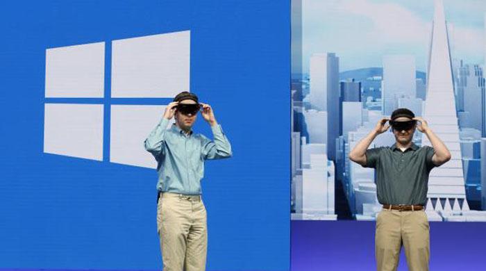 With HoloLens, Microsoft aims to avoid Google's mistakes