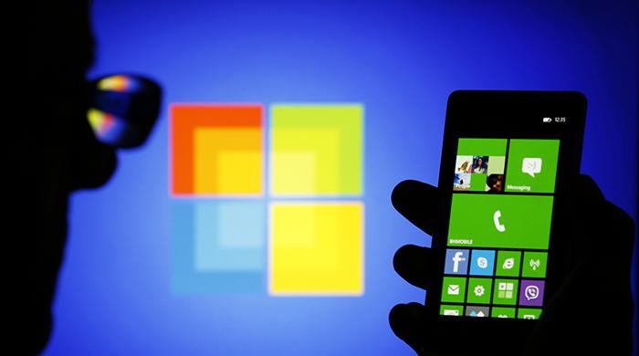 Microsoft retreats in smartphone battle, 1,850 jobs could go