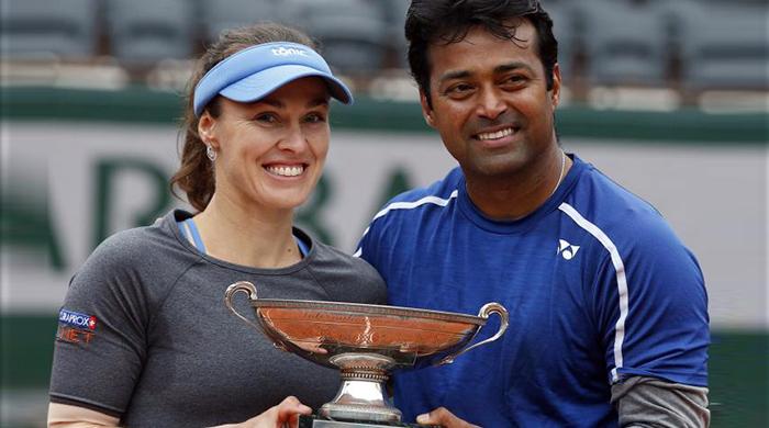 Paes, Hingis beat Mirza, Dodig to complete mixed doubles Slam