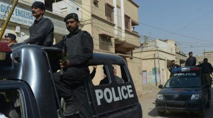 Police arrests 33 foreigners in Karachi raids