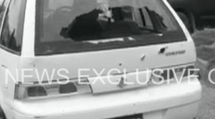 Gunmen spray car with bullets, injure two in Karachi
