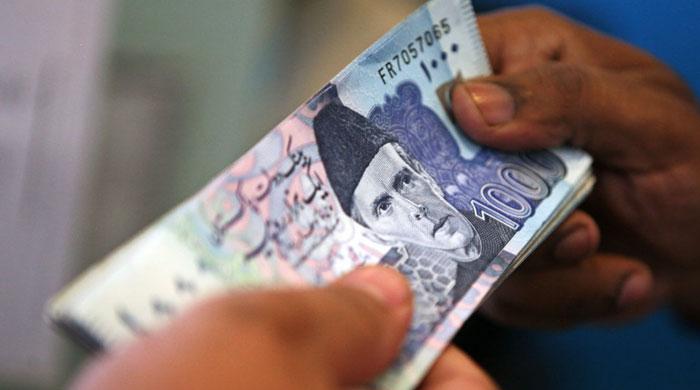Govt to phase out all old-design banknotes by Dec 31