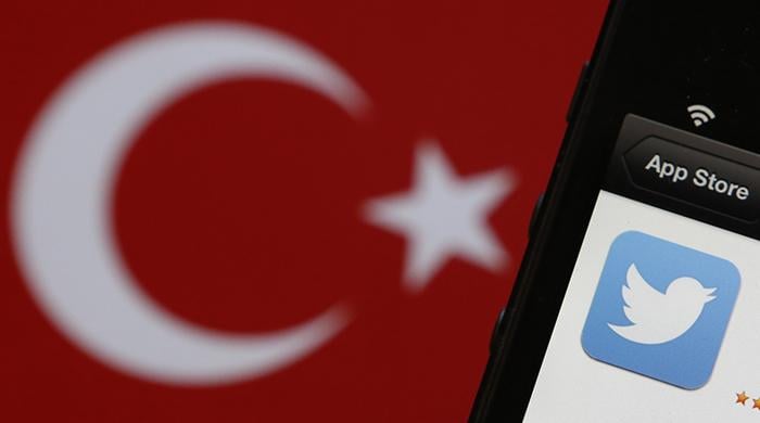 Attempted coup in Turkey carried live on social media, despite blockages