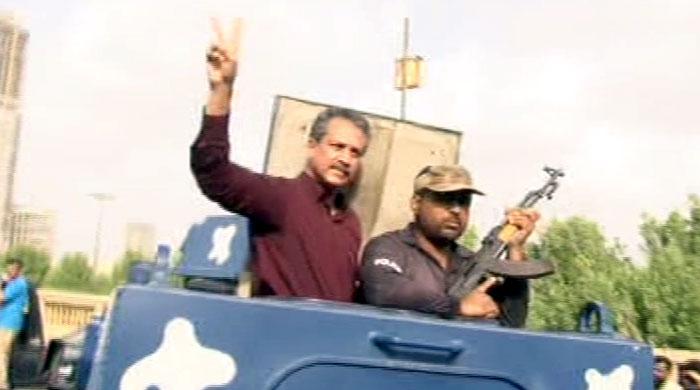 Waseem Akhtar, Rauf Siddiqui, Anis Qaimkhani arrested from Karachi court