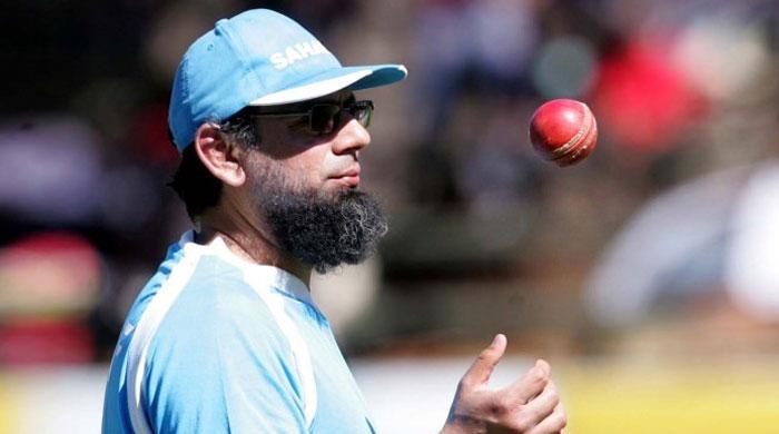 England seek Saqlain's help for second Pakistan Test