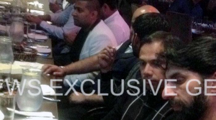 Pakistan team enjoys Mutton Karhai at dinner with fans in Manchester