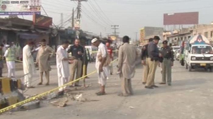 Blast in Peshawar injures three
