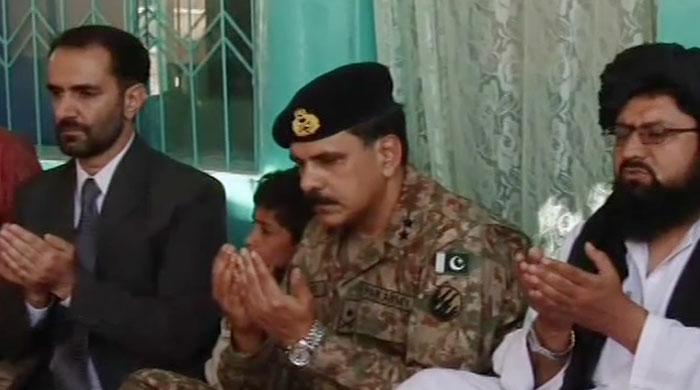 Commander Southern Command visits slain Aaj News cameraman's family