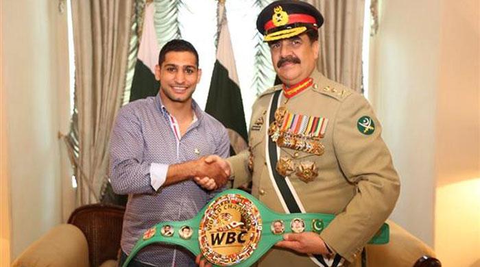 Boxer Amir Khan presents championship belt to COAS Sharif