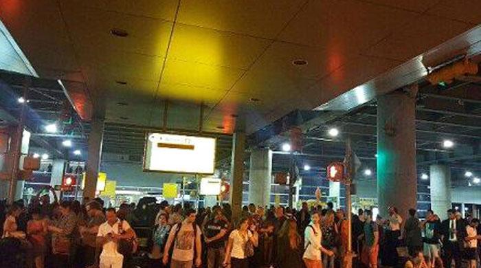 Search at New York´s JFK airport finds no signs of gunfire