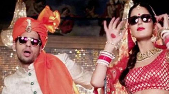 “Kaala Chashma” worn by Sidharth and Kartrina up for auction