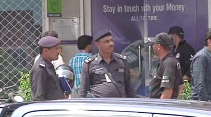 Robbers take away Rs 10mn from private bank in Multan