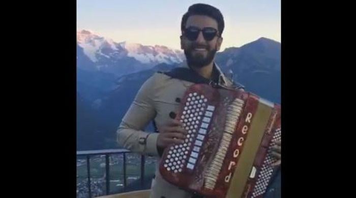 Ranveer Singh sings 'Pardesi Pardesi' in Switzerland