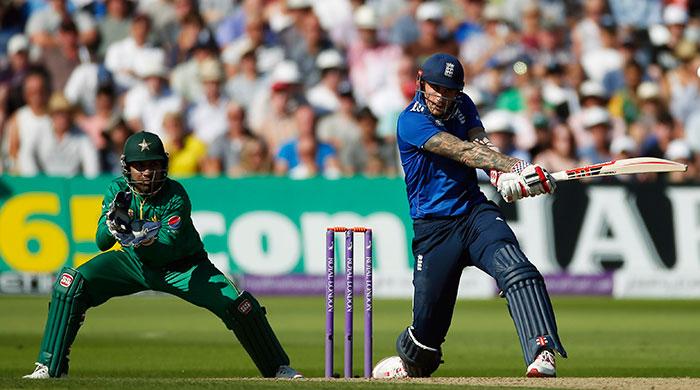 Run records fuel fears over bat-ball balance
