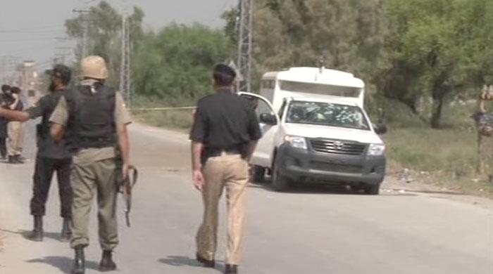 Police mobile attacked in Peshawar, eight injured
