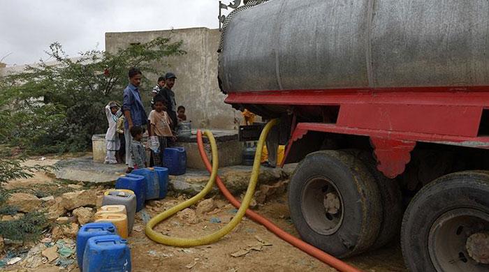SC orders complete closure of water hydrants in Karachi SC orders complete closure of water hydrants in Karachi