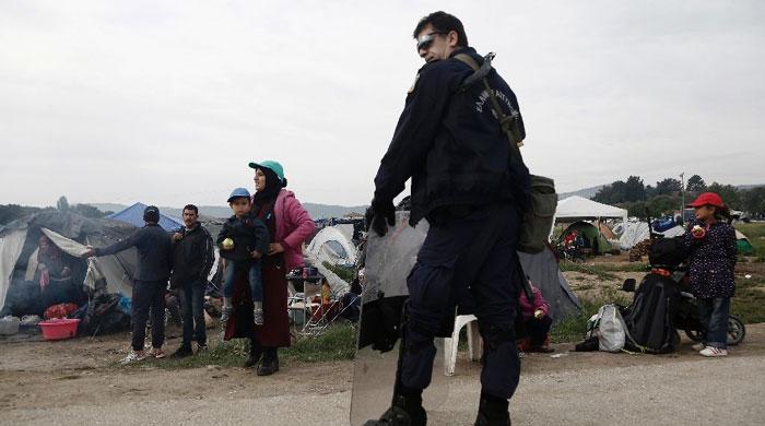 Greece returns first failed asylum seekers to Turkey