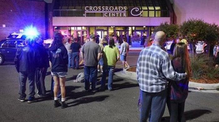 Man stabs eight at Minnesota mall, shot dead by off-duty officer