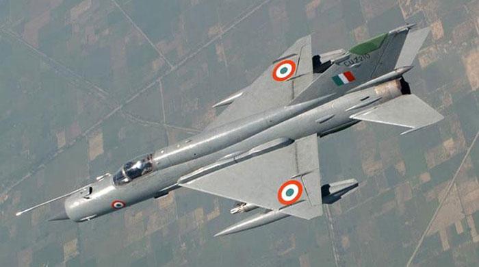 Indian fighter jet crash lands in Srinagar