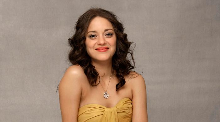 French actress Cotillard denies role in Jolie, Pitt split