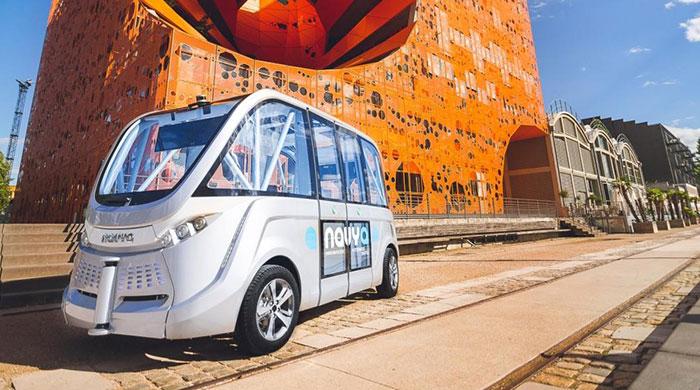 First test of driverless minibus in Paris